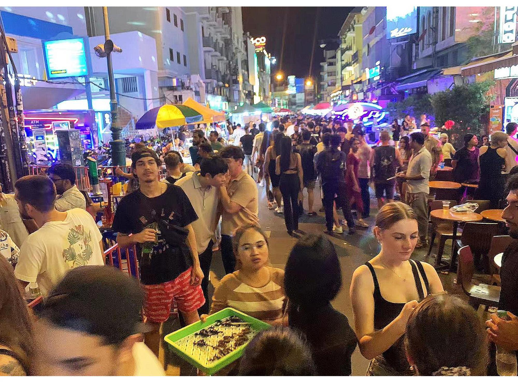 Susu Khaosan Hostel กรุงเทพมหานคร ภายนอก รูปภาพ
